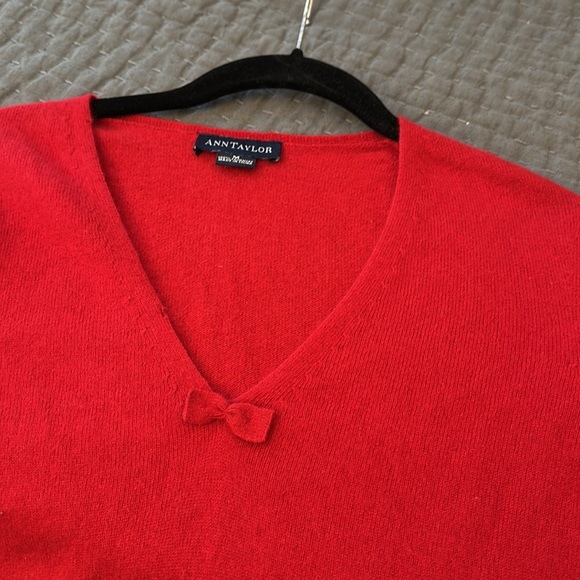 Ann Taylor red 100% cashmere sweater size M - Picture 2 of 4